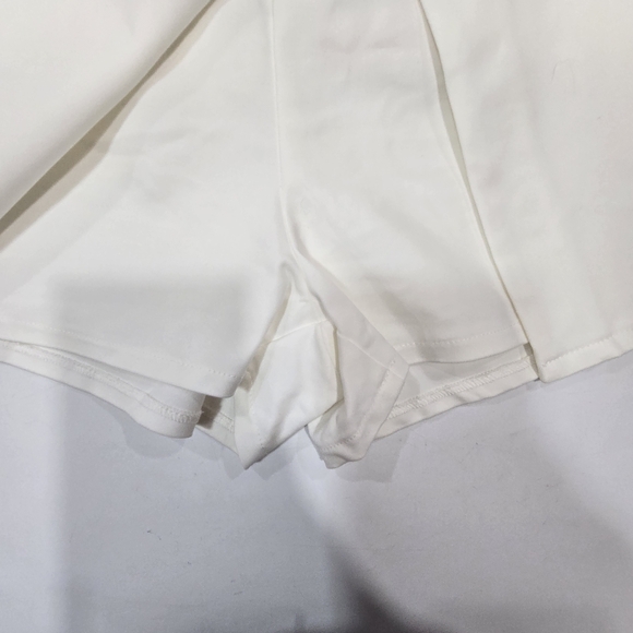 Superdown Alyssa Wrap Skort in White - Picture 5 of 10